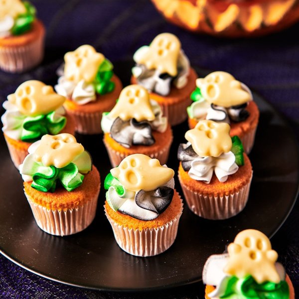 Weiße Schokoladengeister als Halloween-Dekoration - 20er-Packung Weiße Schokoladengeister als Halloween-Dekoration - 20er-Packung