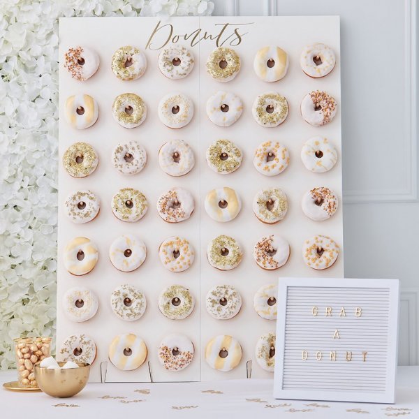 Große Donutwand - Goldhochzeit
