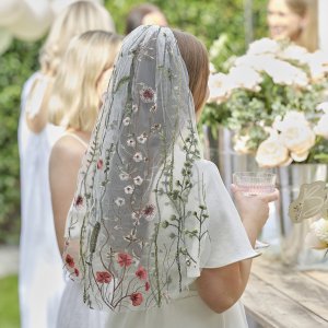 Bestickter Schleier - Blumenmuster Bestickter Schleier - Blumenmuster