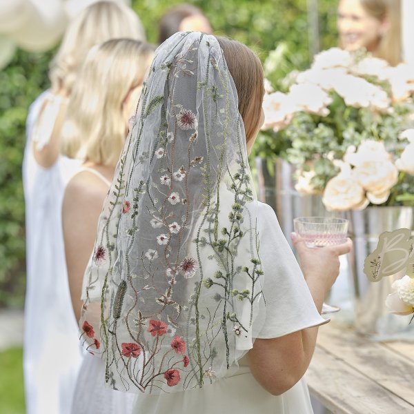 Bestickter Schleier - Blumenmuster Bestickter Schleier - Blumenmuster