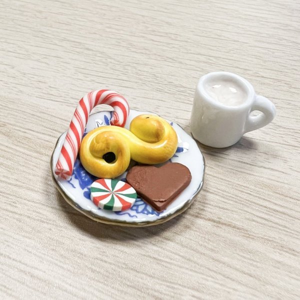 Mini-Artikel - Heiße Schokolade in einer Tasse mit Zubehör Mini-Artikel - Heiße Schokolade in einer Tasse mit Zubehör