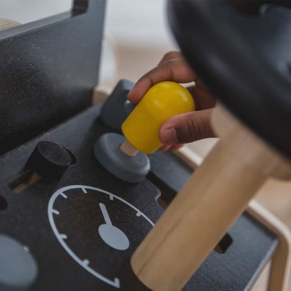 Spielzeugauto - Der Traum eines Mechanikers Spielzeugauto - Der Traum eines Mechanikers