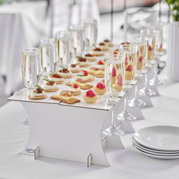 Snacktisch mit Getrnkehalter - Zeitgenssische Hochzeit