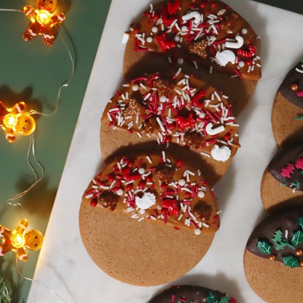 Weihnachtsstreusel - Weihnachtsmann aus der Schachtel - 60 g - PME Weihnachtsstreusel - Weihnachtsmann aus der Schachtel - 60 g - PME