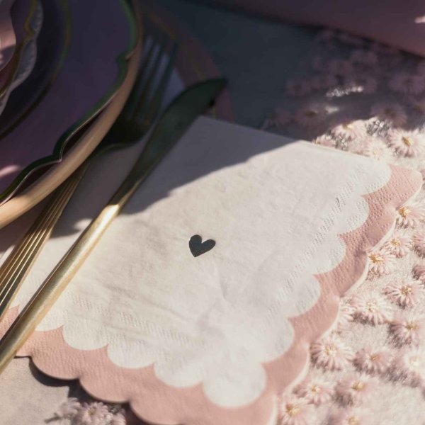 Papierservietten mit Herzchenmuster - Rosa, Weiß und Gold - 33 cm, 16er-Packung Papierservietten mit Herzchenmuster - Rosa, Weiß und Gold - 33 cm, 16er-Packung