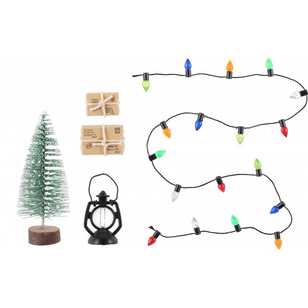 Weihnachtsaccessoires - Weihnachtsbaum, Girlande, Laterne, Paket Weihnachtsaccessoires - Weihnachtsbaum, Girlande, Laterne, Paket