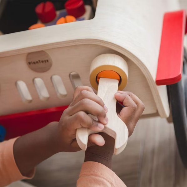 Spielzeugauto - Der Traum eines Mechanikers Spielzeugauto - Der Traum eines Mechanikers
