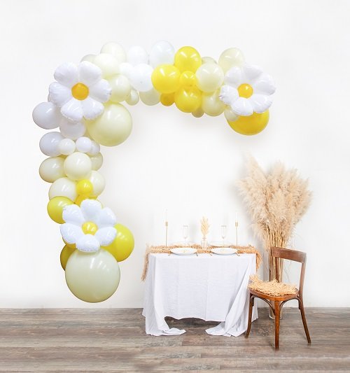 Ballonbogen mit Blumen - Gelb & Weiß Ballonbogen mit Blumen - Gelb & Weiß