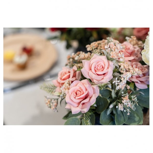Blumenstrauß - 40 cm - Rosa Rosen mit grünen Blättern Blumenstrauß - 40 cm - Rosa Rosen mit grünen Blättern